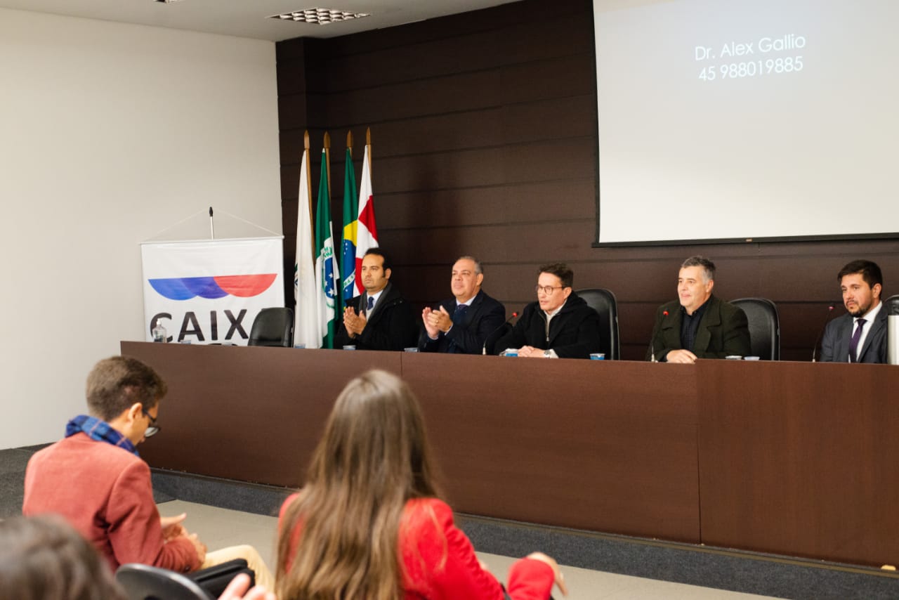 OAB Cascavel recebe acadêmicos de Direito para palestras e café